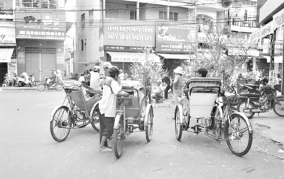 Cần chấn chỉnh tình trạng đậu xe bừa bãi