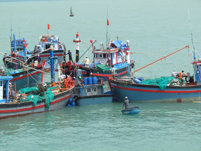 Trục vớt thành công một tàu cá