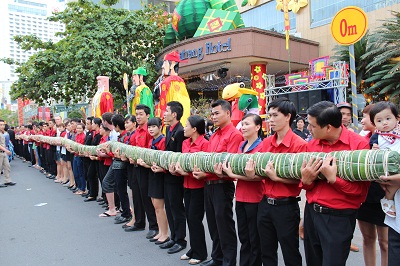 100 triệu đồng từ thiện từ bánh tét kỷ lục 38m