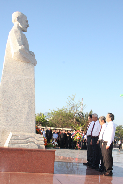 Lễ dâng hương, dâng hoa tưởng nhớ A.Yersin