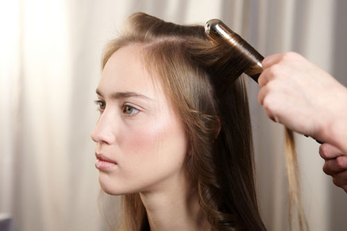 6 bước đơn giản tạo kiểu tóc xoăn lãng mạn