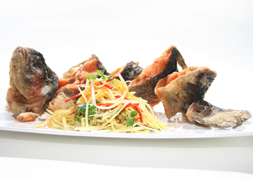 Món ăn: Cá điêu hồng chiên &amp; gỏi xoài