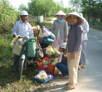 Cần nhân rộng việc bán hàng lưu động ở xã miền núi