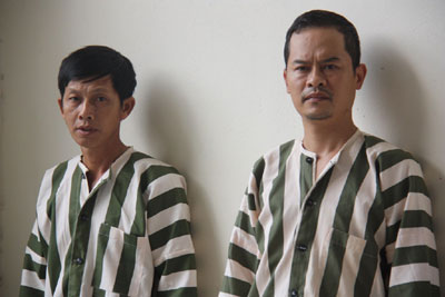 2 đối tượng Nguyễn Đức Lễ (trái) và Nguyễn Tuấn Anh tại Trại Tạm giam Công an Khánh Hòa.