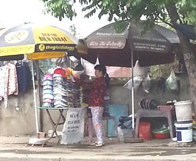 Cần siết chặt việc kinh doanh mũ bảo hiểm