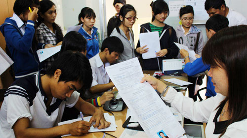 Bắt đầu nhận hồ sơ đăng ký dự thi ĐH, CĐ năm 2013