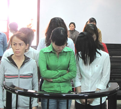 Các bị cáo trước tòa.