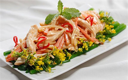 Món ăn: Cải ngồng trộn gà xé