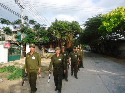 Công an xã Vĩnh Lương tuần tra.