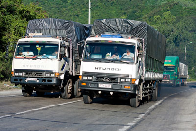 Xe chạy quá tốc độ và đi sai làn đường, phần đường sẽ bị xử lý nghiêm.