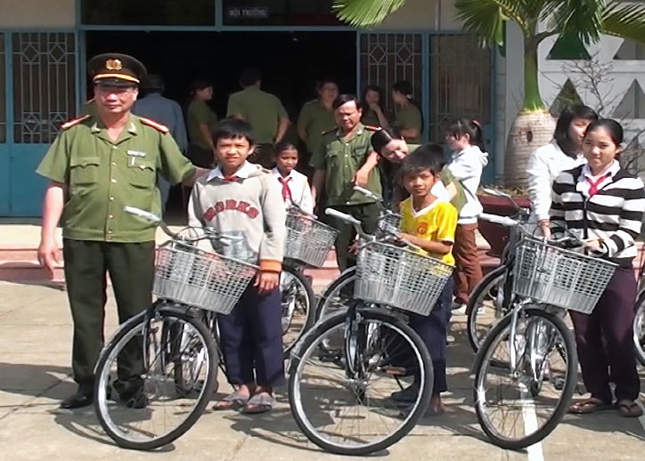 Nhiều chính sách hỗ trợ học sinh khó khăn đang được áp dụng