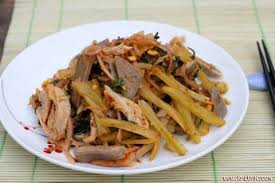 Món ăn: Dạ dày và lưỡi lợn trộn dưa cải chua