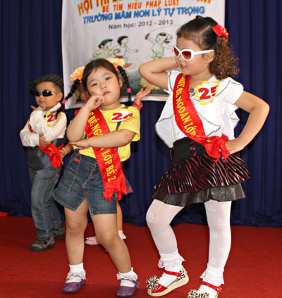 Tổ chức hội thi bé khỏe - bé ngoan