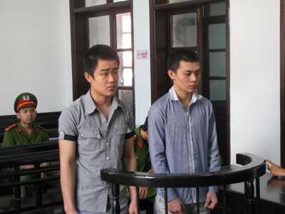 Vào tù vì mua bán cần sa