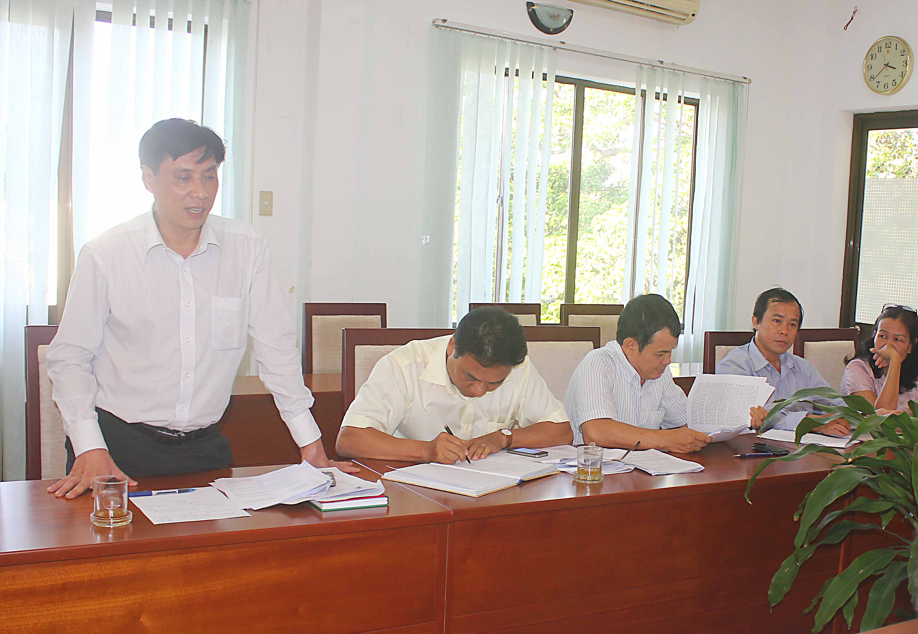 Ông Lê Đức Vinh yêu cầu các sở ngành đánh giá lại toàn bộ công trình nước sinh hoạt nông thôn.