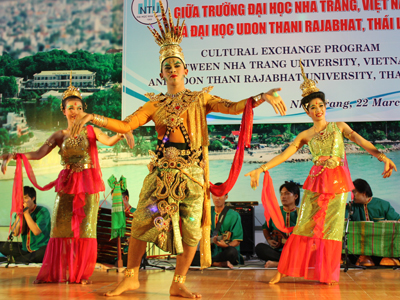 Giao lưu với Trường Đại học Udon Thani Rajabhat (Thái Lan)