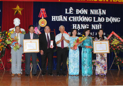 Văn phòng UBND tỉnh Khánh Hòa đón nhận Huân chương Lao động hạng Nhì