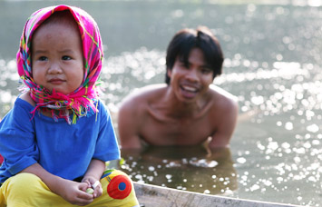 Cha cõng con - bộ phim cảm động về tình phụ tử