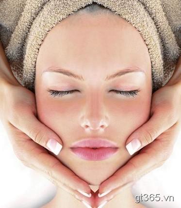 8 cách tẩy trang đơn giản