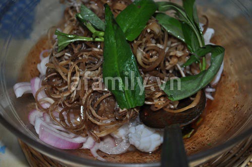 Món ăn: Nộm hoa chuối trộn mực chua chua