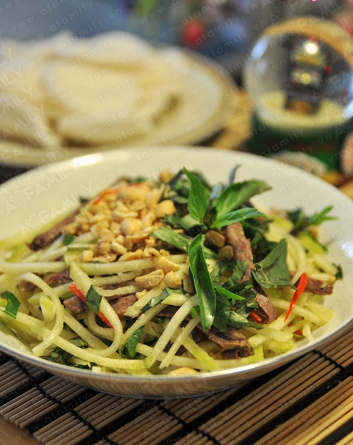 Món ăn: Hấp dẫn món nộm xoài xanh bắp bò
