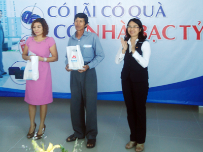 Trao giải cho 52 khách hàng trúng thưởng