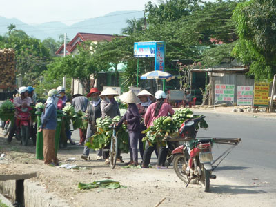 Không được tập trung mua bán trên Quốc lộ 1A
