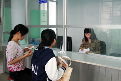 Người dân nhận kết quả hộ tịch, quốc tịch, lý lịch tư pháp tại Sở Tư pháp