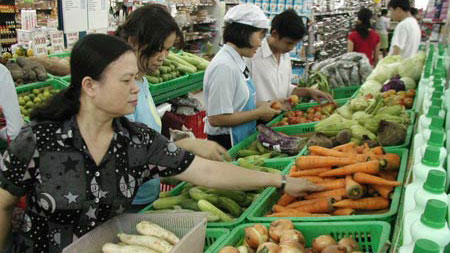 Không lợi dụng giá xăng để tăng giá hàng hoá, dịch vụ khác