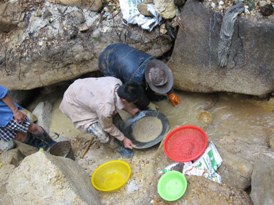 Tình trạng khai thác khoáng sản trái phép diễn biến phức tạp