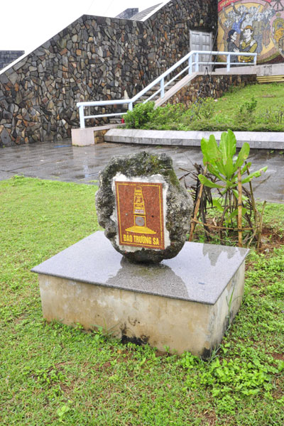 Cây bàng vuông - hình bóng và tình cảm Trường Sa