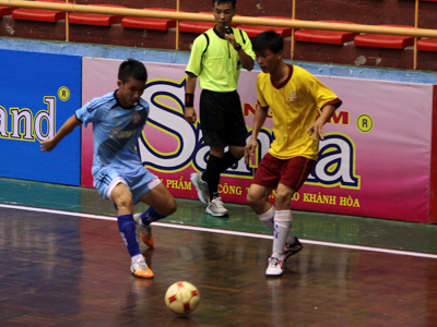 Xác định 2 cặp bán kết