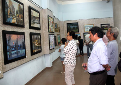 Meeting of painting beauties