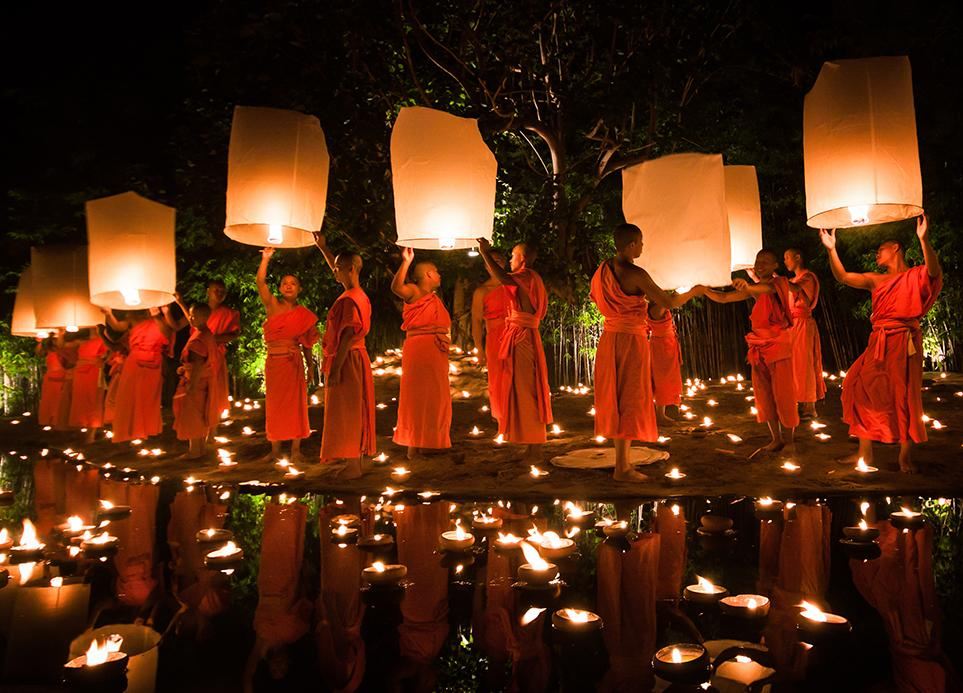 Thả đèn trời tại Chiang Mai, Thái Lan, tháng 11-2012. (tác giả: Daniel Nahabedian, Thái Lan).