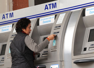 35 tổ chức phát hành thẻ chưa thu phí ATM
