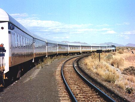 Đường sắt bị tắc, hơn 800 khách bị chậm chuyến