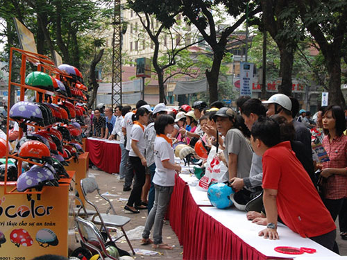 Tiếp tục đổi mũ bảo hiểm đạt chuẩn đợt 2