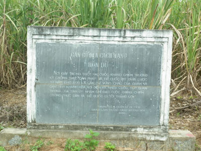 Đề nghị sớm sửa chữa bia di tích