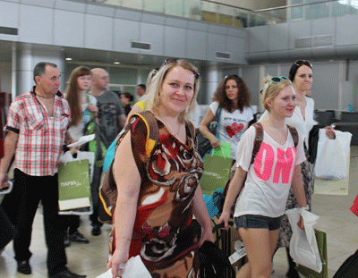 Những du khách đầu tiên của chuyến bay thẳng Matxcơva – Nha Trang