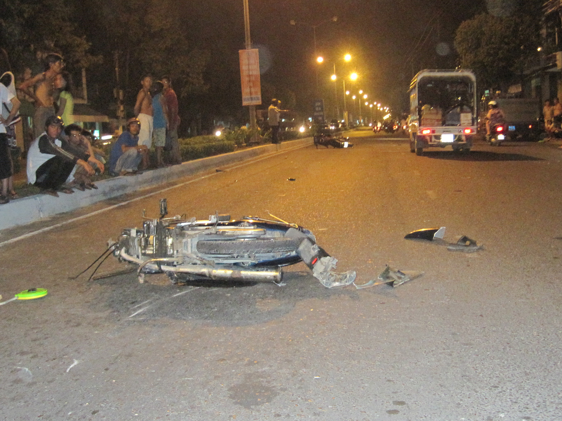 Chở 3 gây tai nạn, một người bị thương nặng