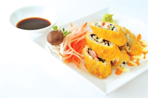 Món ăn: Cơm cuộn nấm chiên giòn