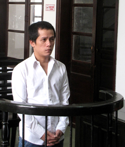 Giả gái đi trộm cắp