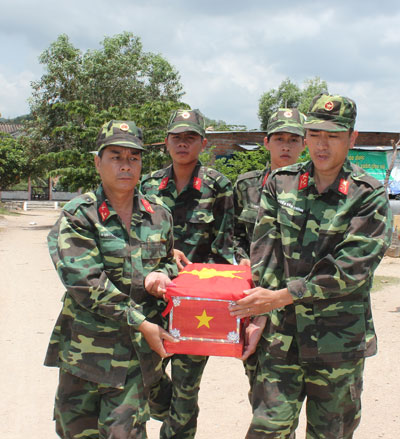 Quy tập hài cốt liệt sĩ về Nghĩa trang Liệt sĩ Hòn Dung