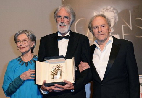 Đạo diễn Michael Haneke (giữa) và hai diễn viên chính của phim 