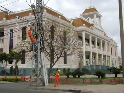  Kiểm tra hệ thống lưới điện trên đường Trần Phú, TP. Nha Trang.