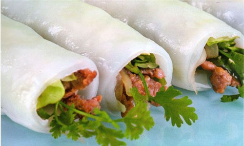 Món ăn: Phở cuốn thịt bò tái