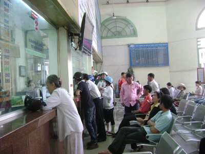 Dịp lễ 30-4 và 1-5: Lại “nóng” chuyện tàu, xe