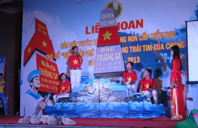 Đội viên, nhi đồng tuyên truyền về biển, đảo