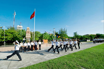 Diễu binh kỷ niệm ngày giải phóng Trường Sa.