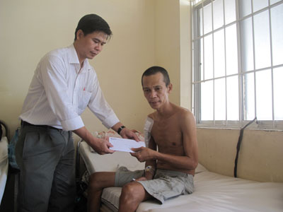 Bạn đọc giúp đỡ anh Tuấn, chị Thủy 8,2 triệu đồng